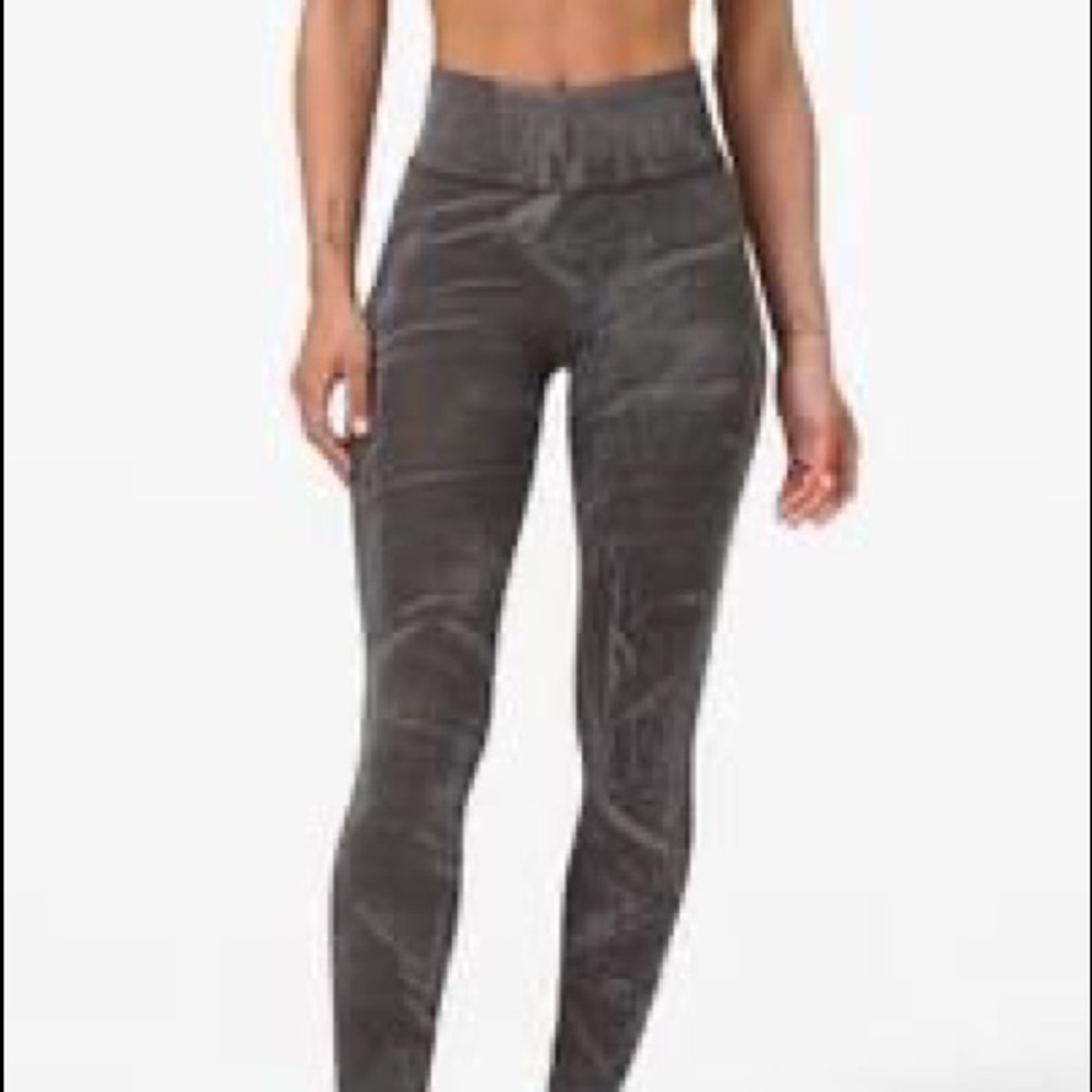 Lululemon Ebb to street tights.